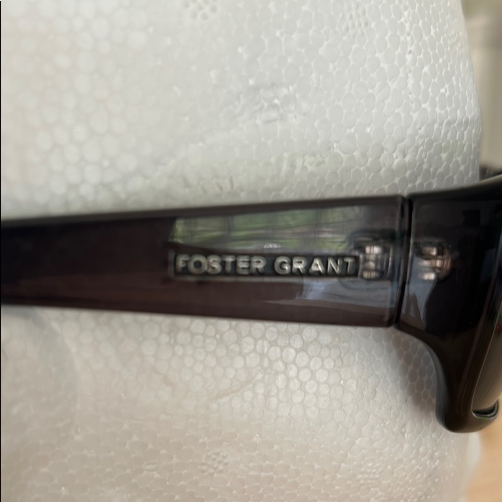 Foster Grant Sunglasses - Picture 3 of 6